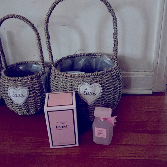 Victoria Secret SUGAR FLEUR is BACK 🌸❤️🎈🎀 - Picture 2 of 7